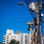 PREFEITURA INICIA RETIRADA DE 6 QUILÔMETROS DE CABOS EM DESUSO NA REGIÃO DO CONTINENTE DE FLORIANÓPOLIS